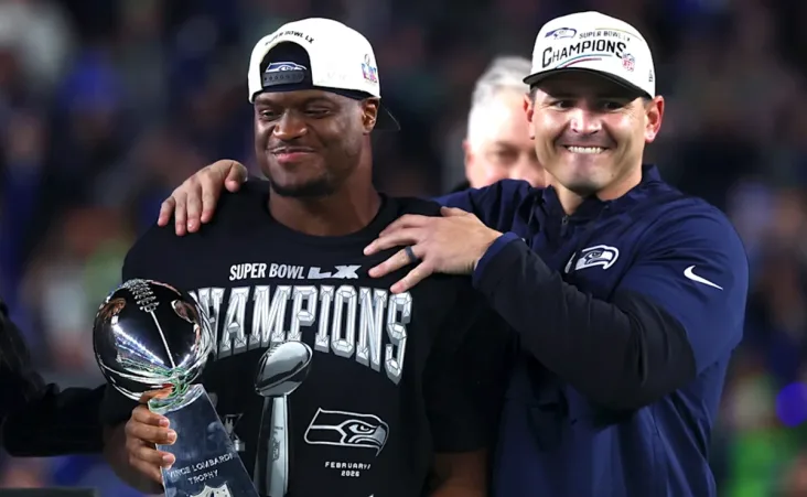 La gran figura de la noche fue Kenneth Walker III, quien se llevó el premio al Jugador Más Valioso.