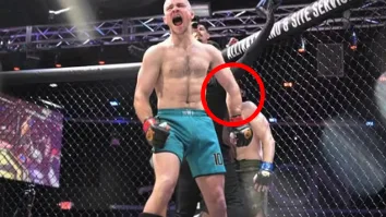 Durante el intercambio de golpes, Zima sufrió una fractura en el brazo izquierdo sin darse cuenta de inmediato.