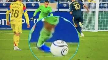 Malagón salió entre lágrimas del encuentro luego de lesionarse en el primer tiempo.