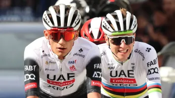 La carrera estuvo marcada por incidentes, incluyendo la caída de varios corredores.