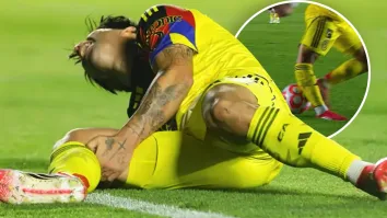 Dávila intentó controlar un pase en el área, pero su pierna se atoró en el césped y sufrió la lesión.