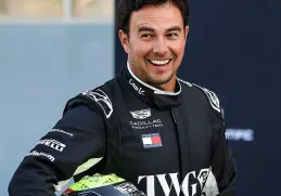 Pérez y Albon protagonizaron un choque en la curva 16 tras coincidir en el trazado, generando confusión entre ambos pilotos.