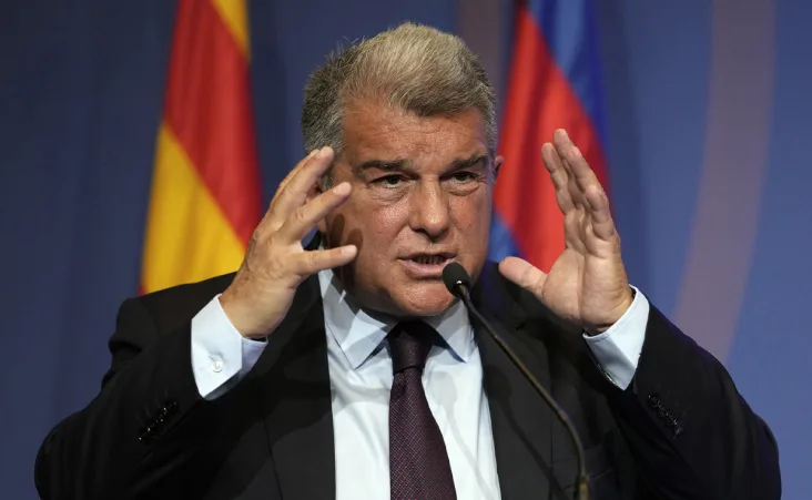 El dirigente enumeró varias jugadas polémicas, como la expulsión revisada por el VAR.