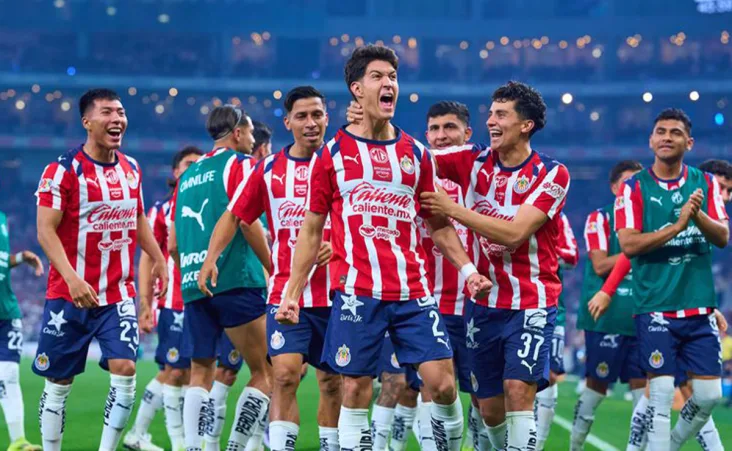 Chivas mantiene una plantilla competitiva para enfrentar a Tigres en Cuartos de Final.