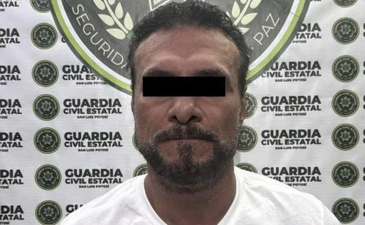 Elementos de la Guardia Civil Estatal llevaron a cabo el arresto del potosino, quien posteriormente fue trasladado a la barandilla.