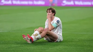 La operación prácticamente lo dejaría fuera del torneo, por lo que el jugador analiza otras opciones para mantenerse en la pelea.