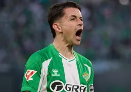 La reacción del hispano-mexicano también destaca por su temple, al evitar responder de forma violenta.