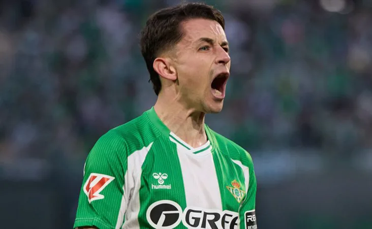 La reacción del hispano-mexicano también destaca por su temple, al evitar responder de forma violenta.