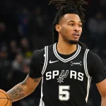 Stephon Castle firmó un triple-doble con 17 puntos, 13 asistencias y 10 rebotes.