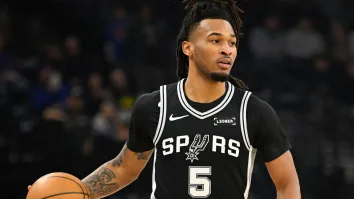 Stephon Castle firmó un triple-doble con 17 puntos, 13 asistencias y 10 rebotes.