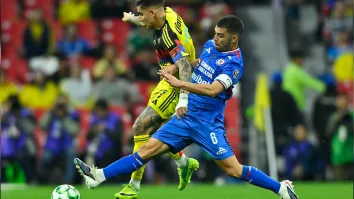 América logró adelantarse gracias a Patricio Salas, quien aprovechó un centro de Alex Zendejas.