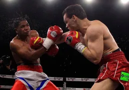 El desenlace llegó en el tercer round, cuando Chávez Jr. conectó un potente gancho de izquierda.