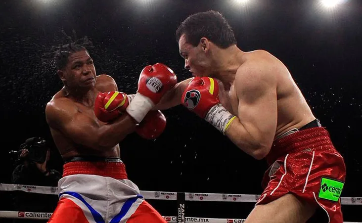 El desenlace llegó en el tercer round, cuando Chávez Jr. conectó un potente gancho de izquierda.