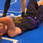 Dončić abandonó el encuentro tras disputar 26 minutos debido a molestias en el isquiotibial izquierdo.