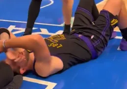 Dončić abandonó el encuentro tras disputar 26 minutos debido a molestias en el isquiotibial izquierdo.