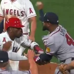 Todo comenzó cuando Soler recibió un lanzamiento pegado al cuerpo, situación que lo incomodó y encendió los ánimos