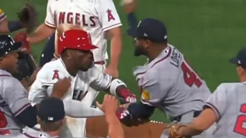 Todo comenzó cuando Soler recibió un lanzamiento pegado al cuerpo, situación que lo incomodó y encendió los ánimos