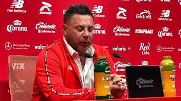 El estratega argentino evitó profundizar en la crítica, pero dejó clara su postura sobre la jugada.